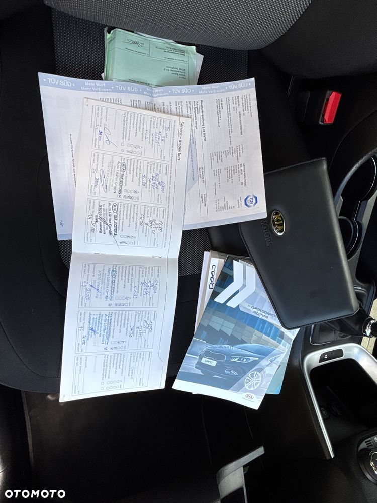 Kia Ceed 1.6 CRDi 136 ISG Dream-Team Edition - 37
