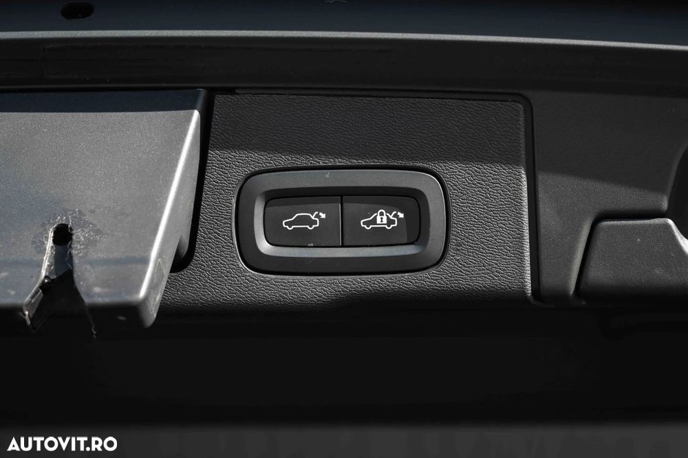 Volvo XC 60 B4 D AWD Plus Dark - 18