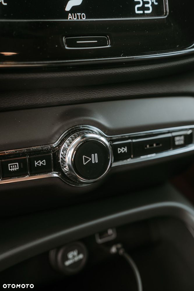 Volvo XC 40 T3 Momentum - 26