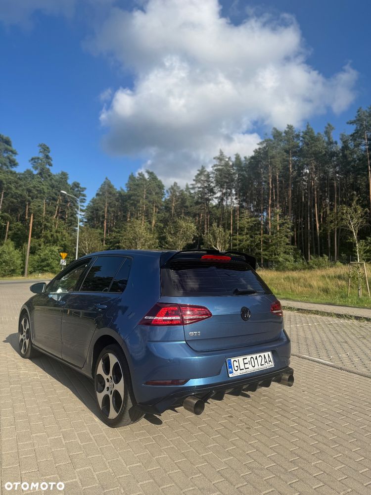 Volkswagen Golf - 4