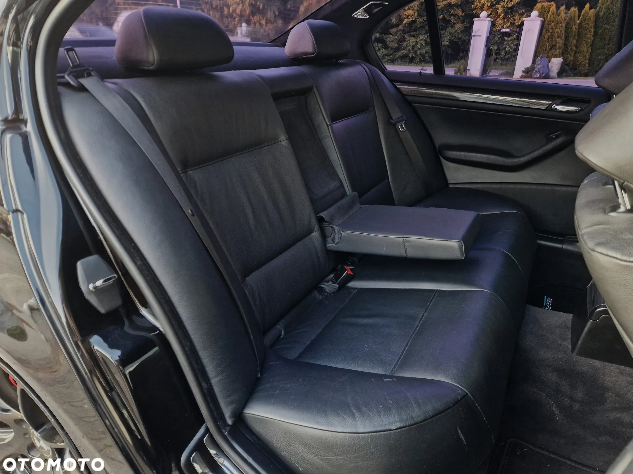 BMW Seria 3 330i - 25