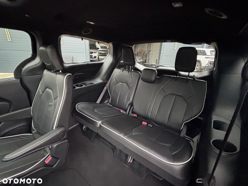 Chrysler Pacifica - 20