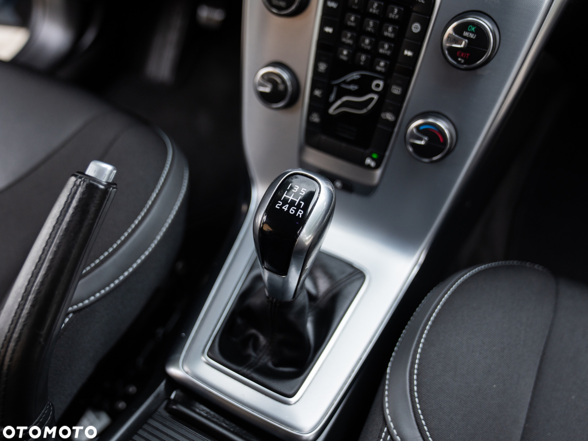Volvo V40 D2 Drive-E Momentum - 30