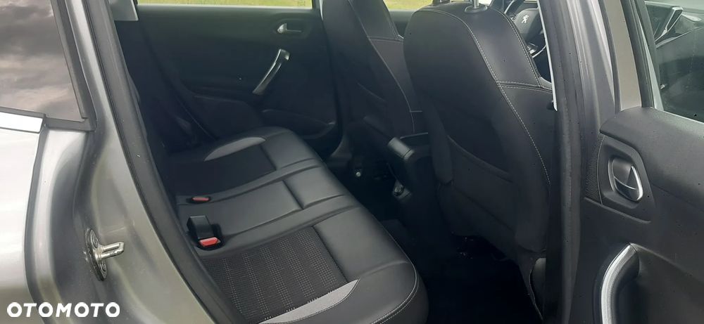Peugeot 2008 - 11
