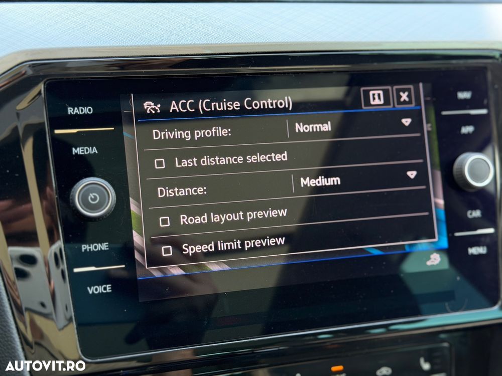 Volkswagen Passat - 33