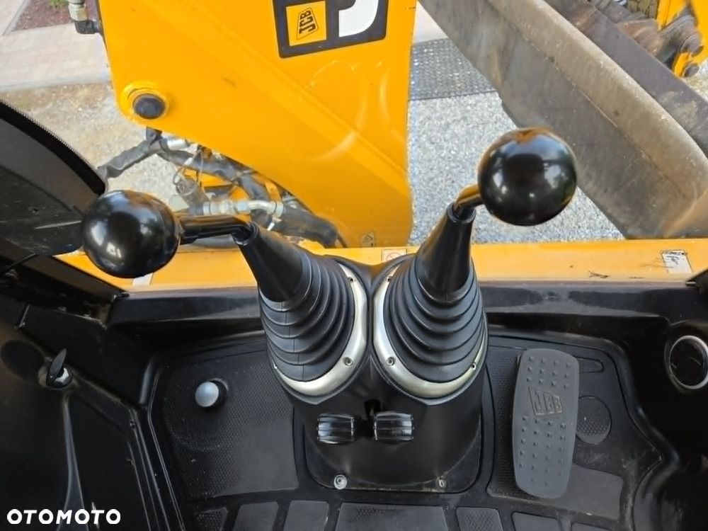 JCB 3CX - 18