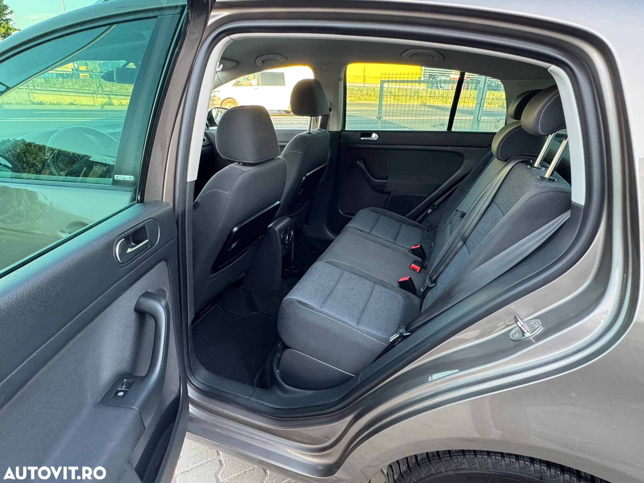 Volkswagen Golf 1.6 TDI DPF DSG MATCH - 21