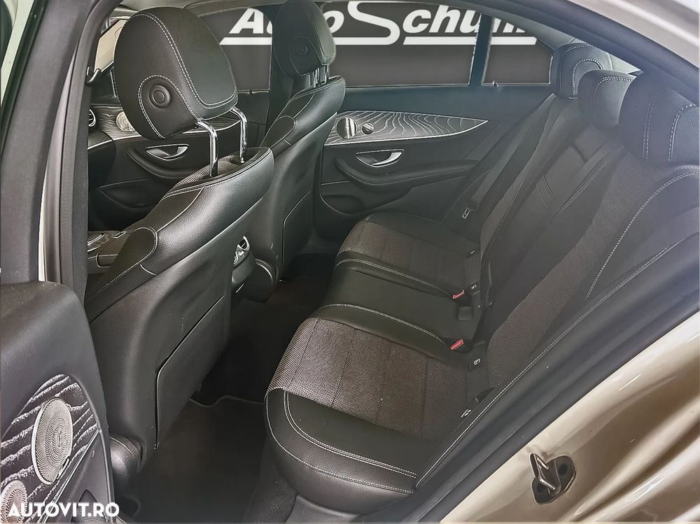 Mercedes-Benz E 300 de Aut. - 11