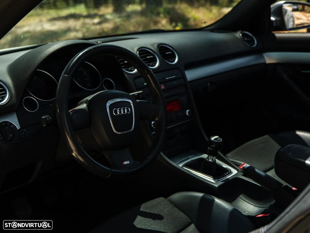 Audi A4 Cabrio 2.0 TDI S-line - 25