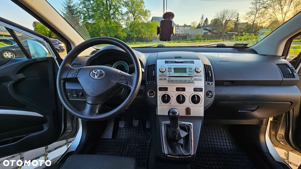 Toyota Corolla Verso - 15