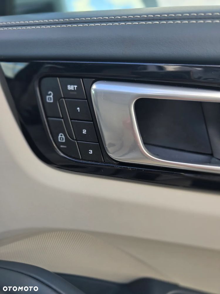 Porsche Cayenne Platinum Edition - 18