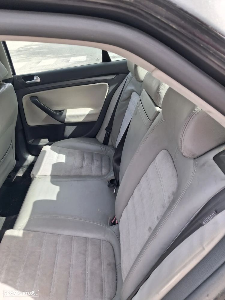 VW Jetta 1.9 TDi Confortline - 9