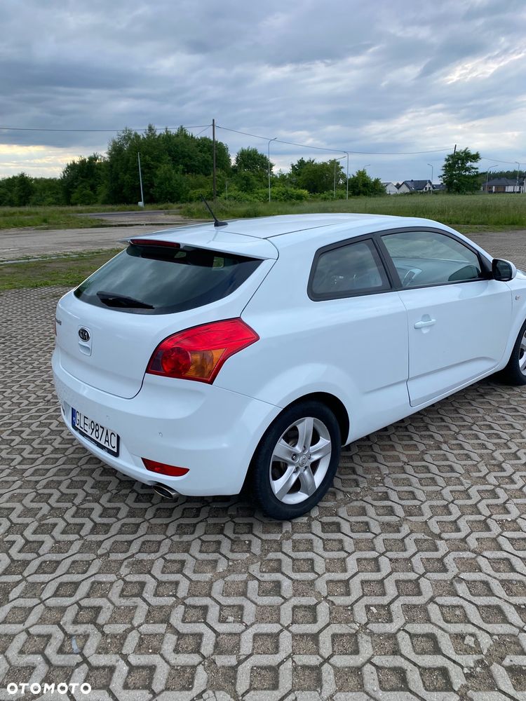 Kia Ceed - 10