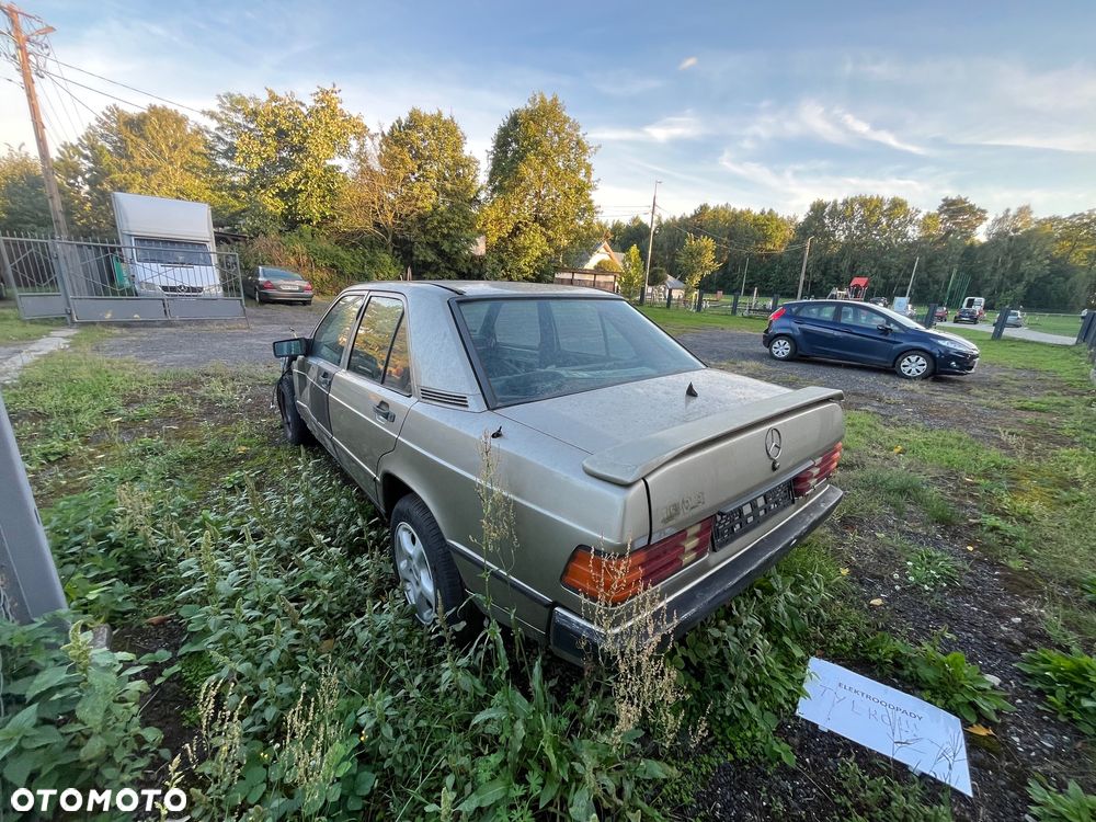 Mercedes-Benz W201 (190) - 5