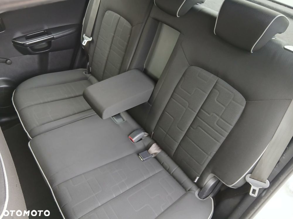 Kia Venga 1.4 CVVT Vision - 33