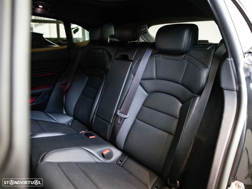Porsche Taycan Sport Turismo - 28