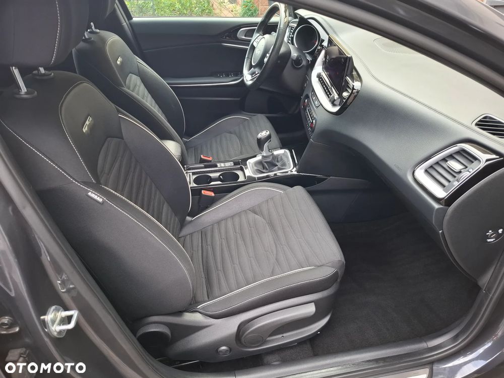 Kia ProCeed - 29