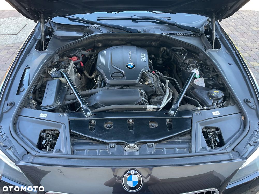 BMW Seria 5 520d xDrive - 16