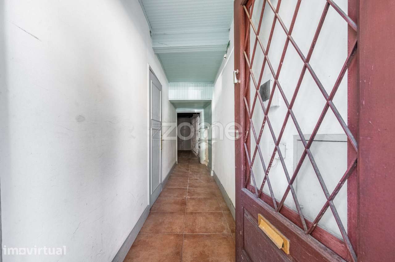 Prédio com 3 Frações Autónomas no Centro Histórico de Guimarães - Grande imagem: 2/52