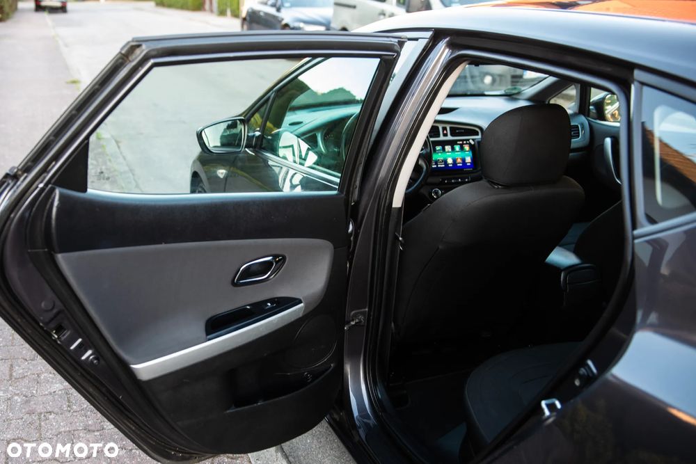 Kia Ceed - 31