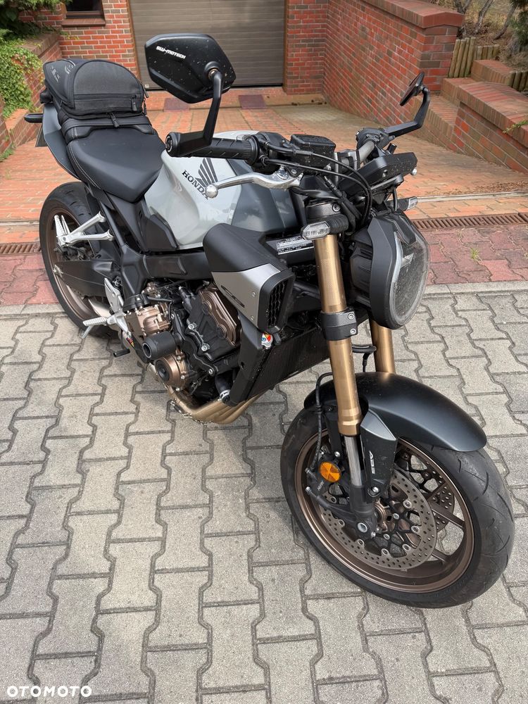 Honda CB - 1
