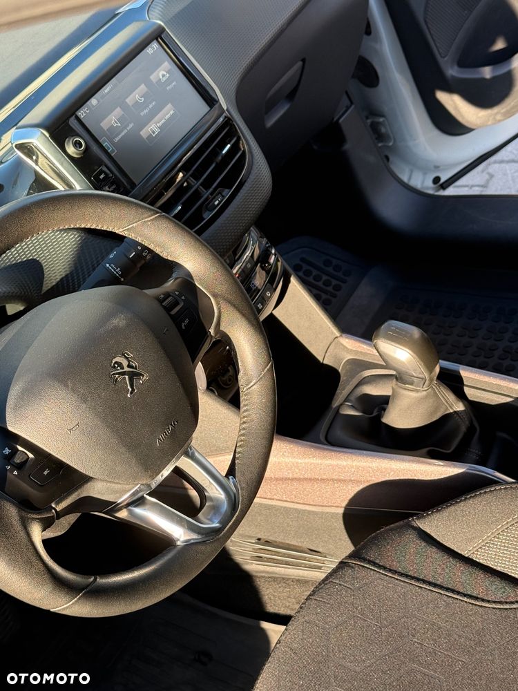Peugeot 2008 1.2 Pure Tech Active S&S - 5