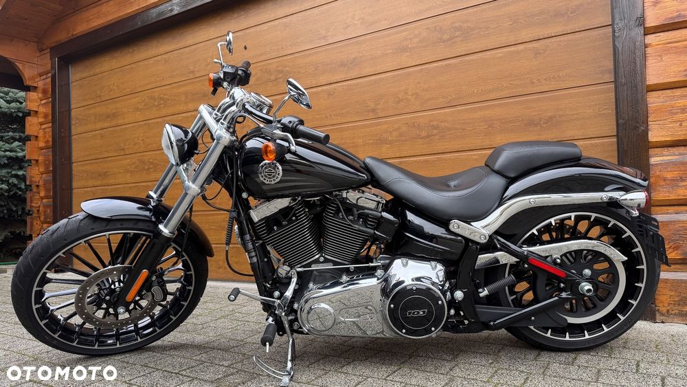 Harley-Davidson Softail Breakout - 21