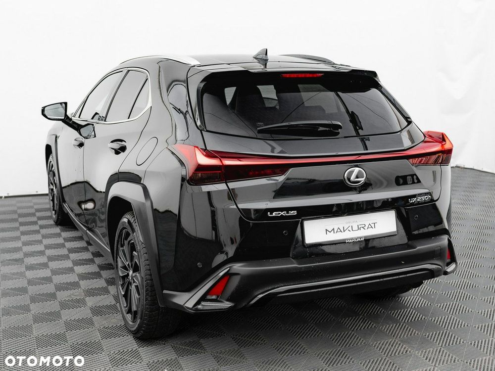 Lexus UX - 5
