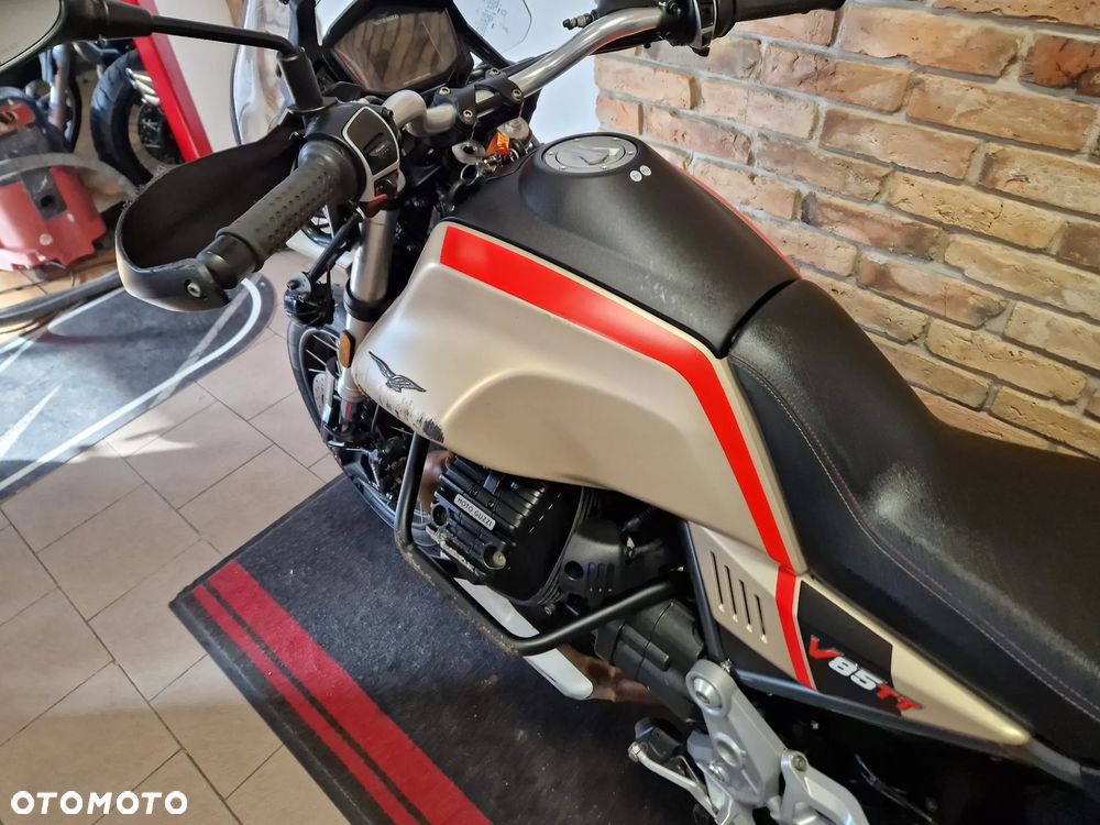 Moto Guzzi V85 - 10