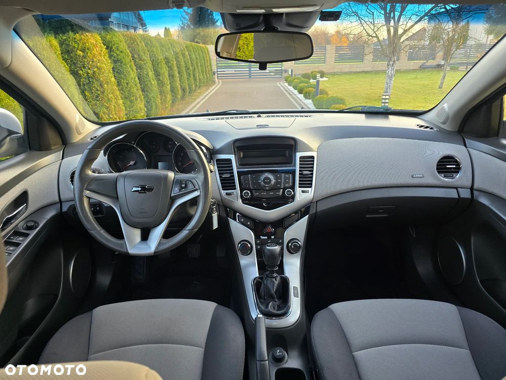 Chevrolet Cruze 1.6 LS - 13