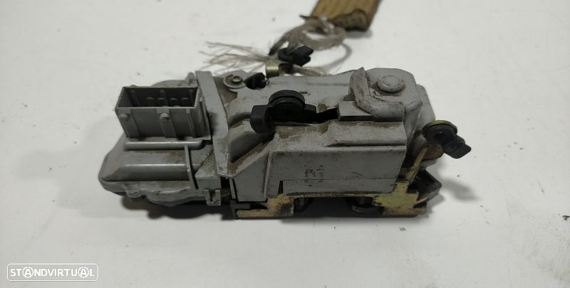 Fecho Porta  Fte Esq Peugeot 406 (8B) - 2