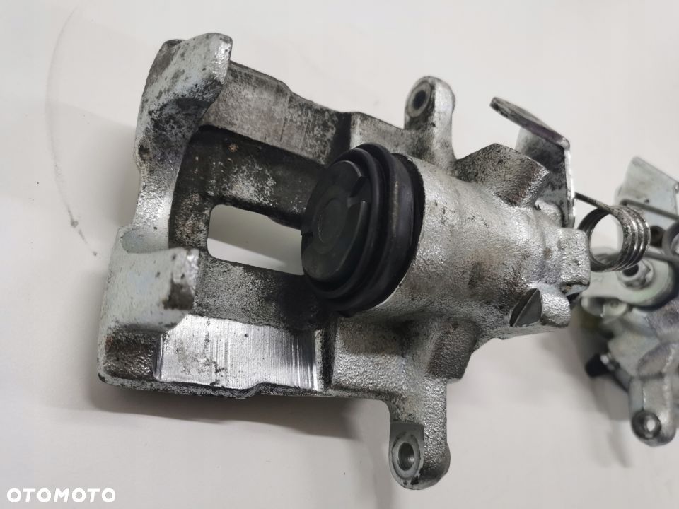 Zaciski tylne volkswagen vw t5 t6 - 3