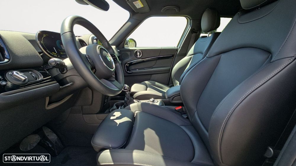 MINI Countryman Cooper SE ALL4 Classic Auto - 3