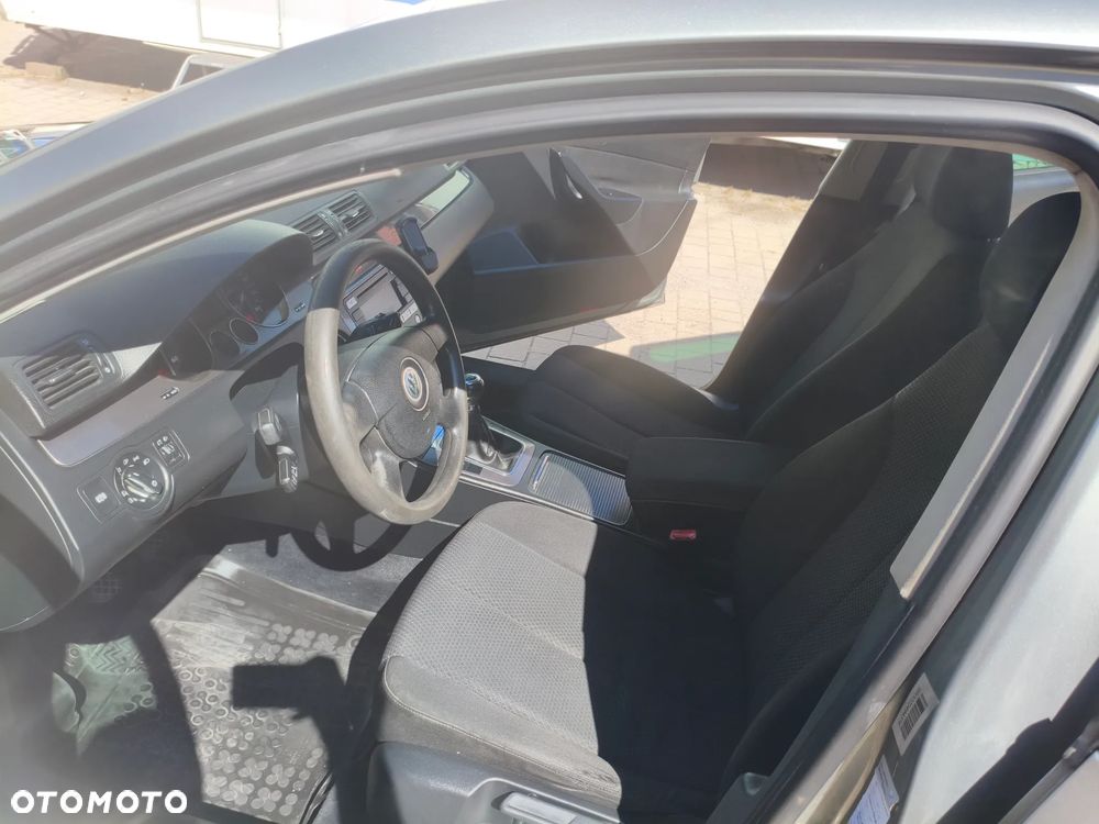 Volkswagen Passat 2.0 TDI Trendline - 18