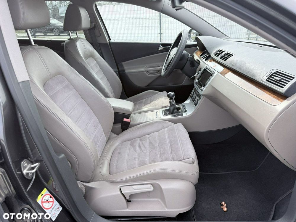 Volkswagen Passat Variant 1.8 TSI Highline - 22