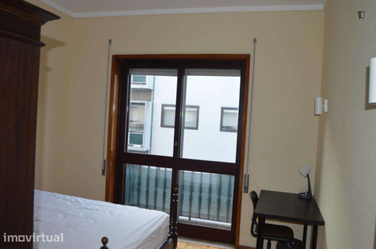 Quarto - localizado em Paranhos Porto - Grande imagem: 3/15