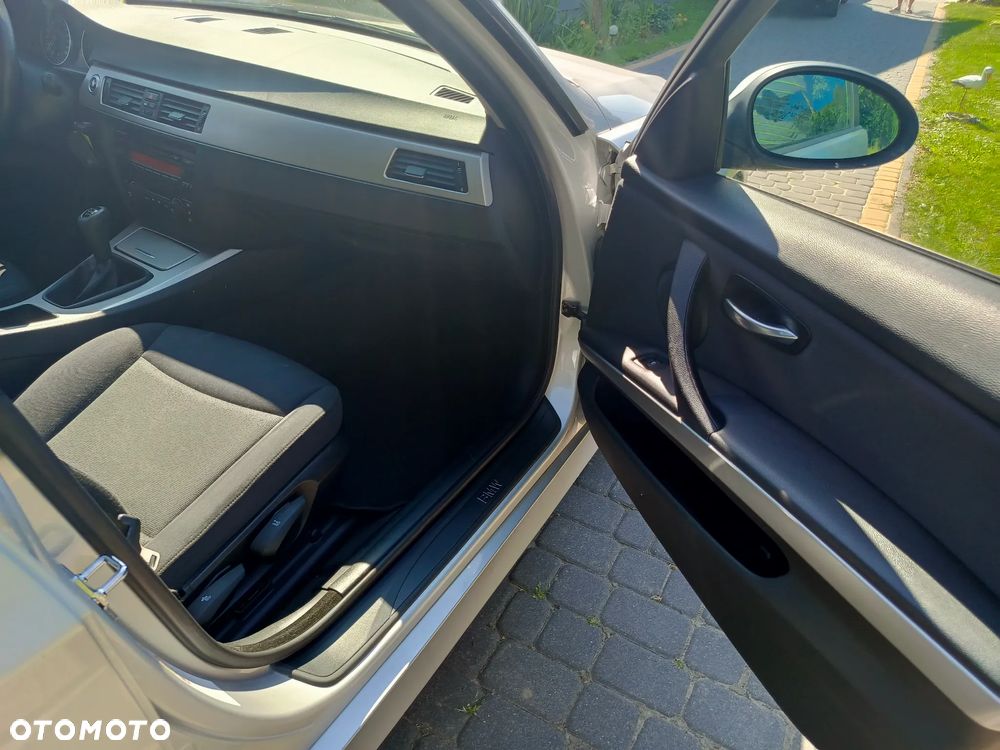 BMW Seria 3 318i - 13