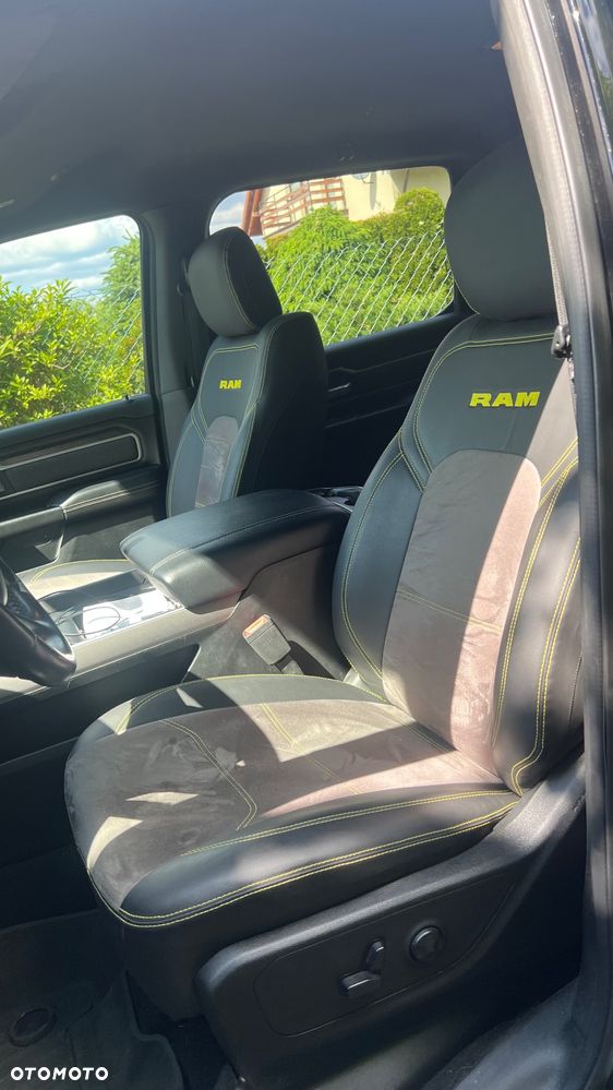 RAM 1500 Crew Cab Shortbed Bighorn - 10