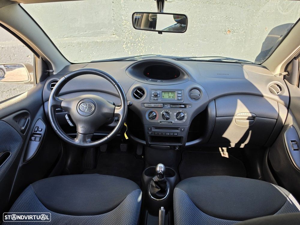 Toyota Yaris 1.0 Terra AC - 12