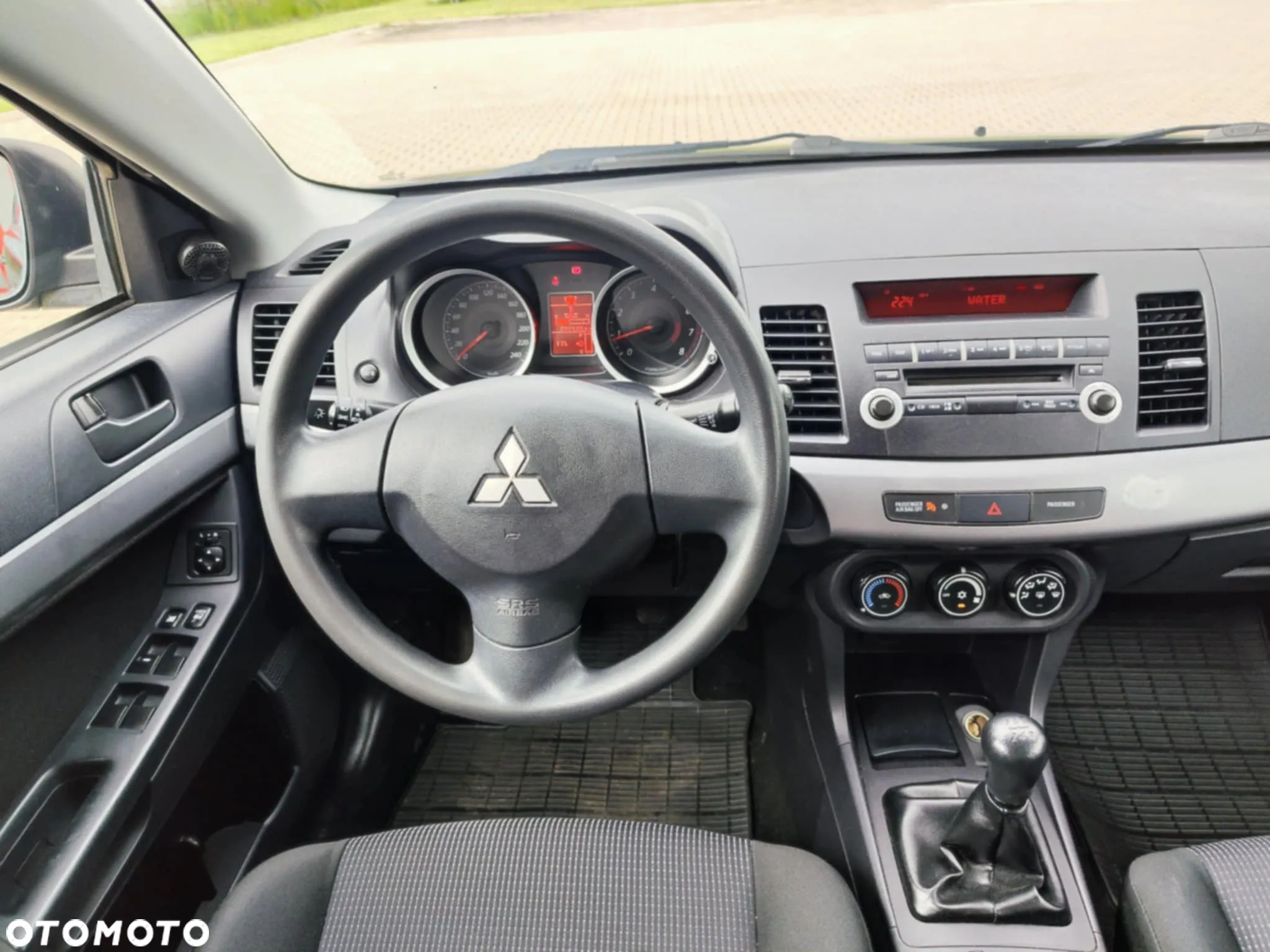 Mitsubishi Lancer 1.5 Inform - 26