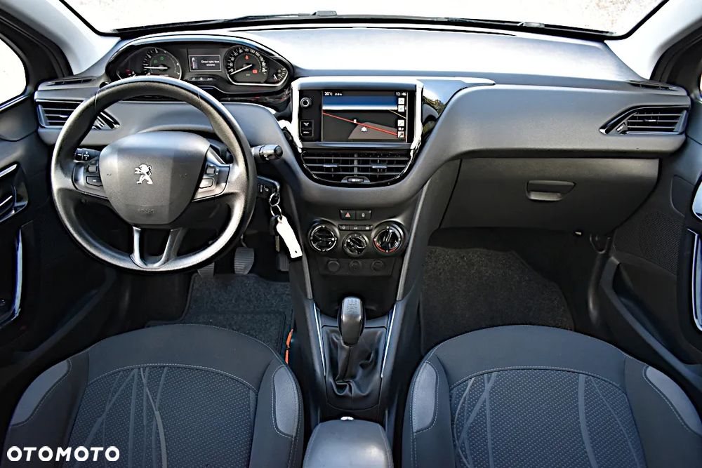 Peugeot 208 - 5