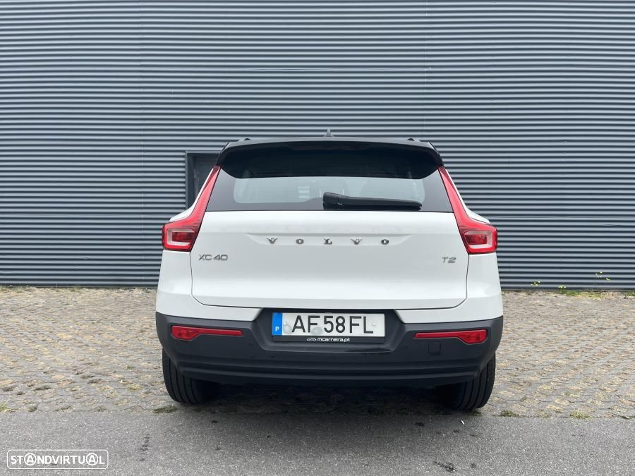 Volvo XC 40 1.5 T2 Momentum Geartronic - 16