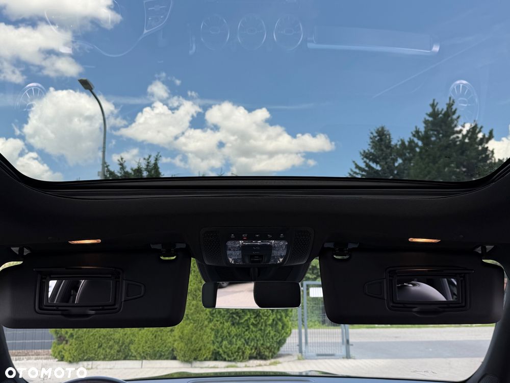 Mercedes-Benz GLB - 24