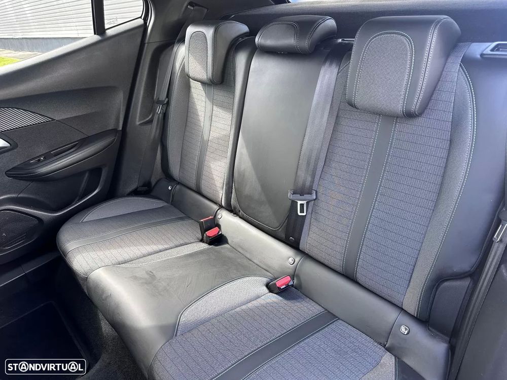 Peugeot 2008 PureTech 130 EAT8 Allure Pack - 22