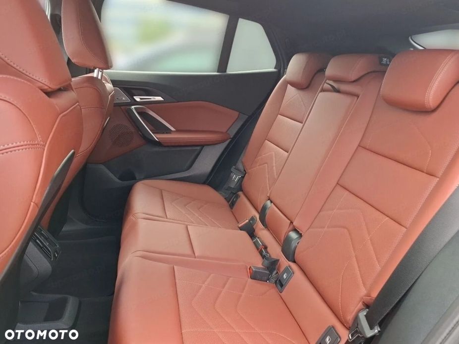 BMW iX2 - 12