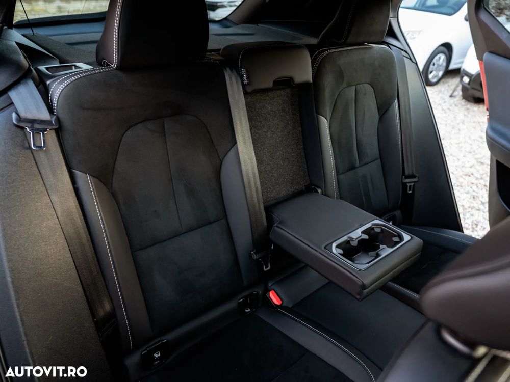 Volvo XC 40 B4 AT8 AWD Mild Hybrid R-Design - 28