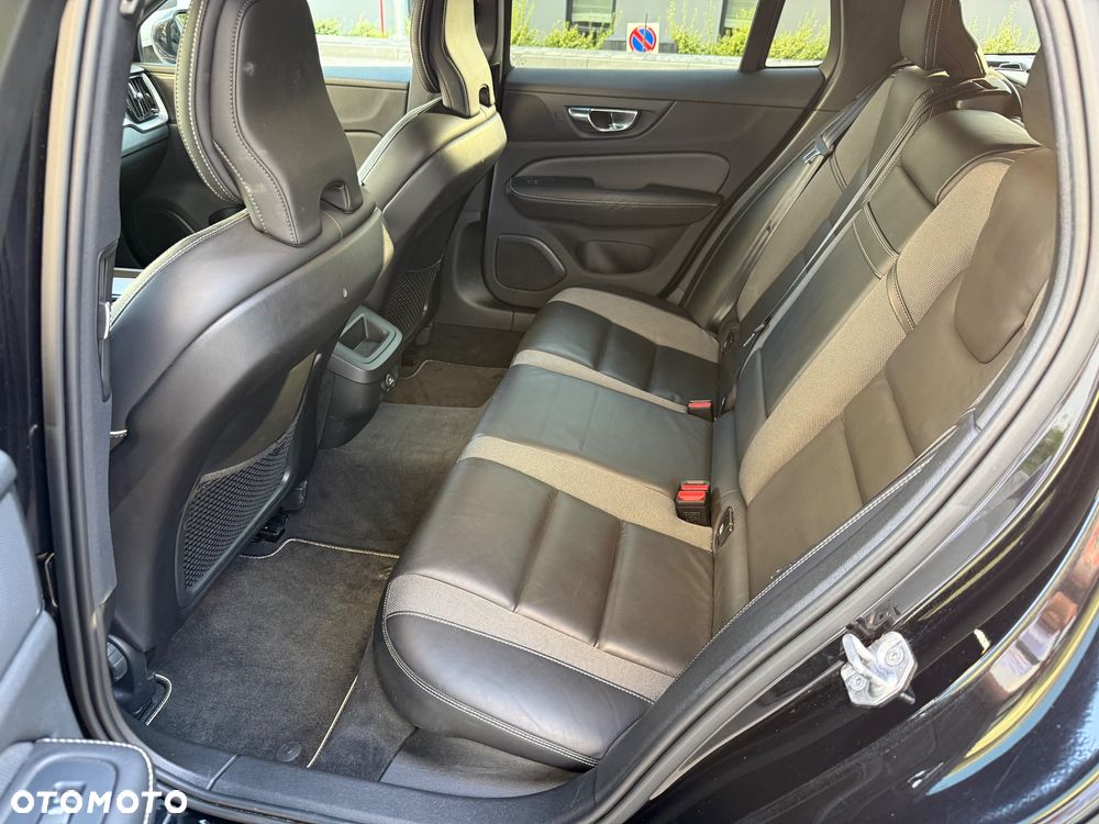 Volvo V60 D4 R-Design - 16