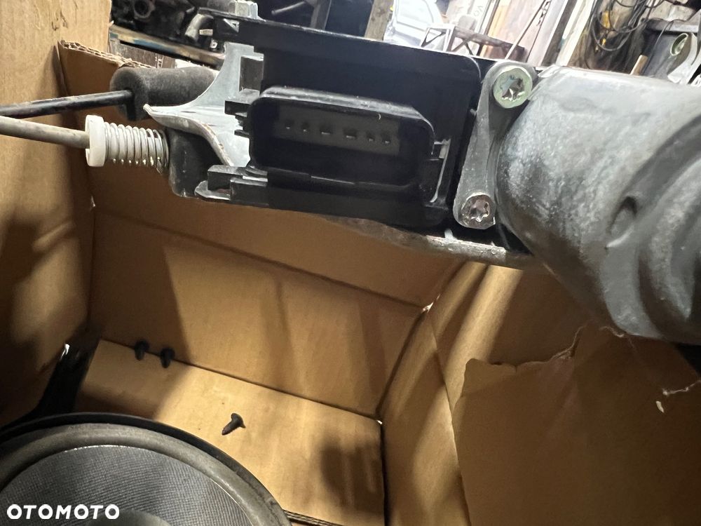 Podnośnik szyby lewy przód ssangyong actyon sport 2013r - 3