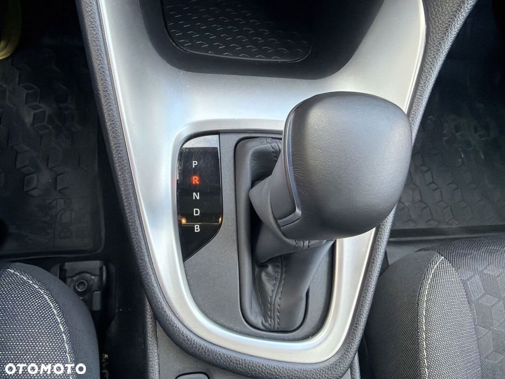 Toyota Yaris Hybrid 1.5 Comfort - 23