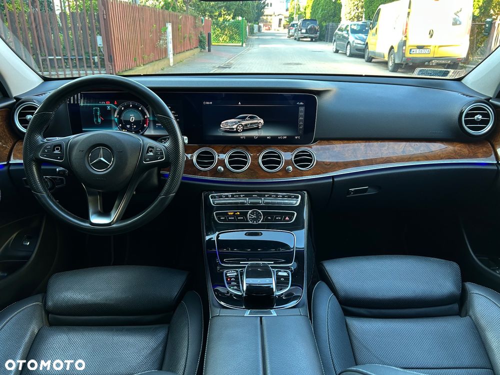 Mercedes-Benz Klasa E 220 d 4-Matic 9G-TRONIC - 38